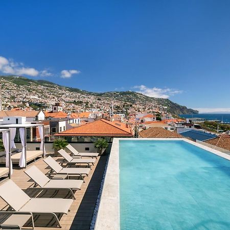 Barcelo Funchal Oldtown 호텔 외부 사진 The rooftop pool at the Hotel Porto Santo