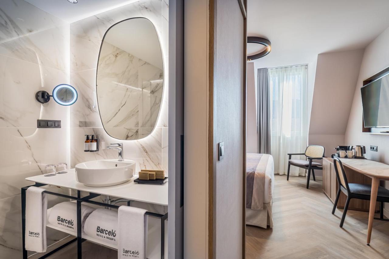 Barcelo Funchal Oldtown 호텔 외부 사진 A room at the hotel