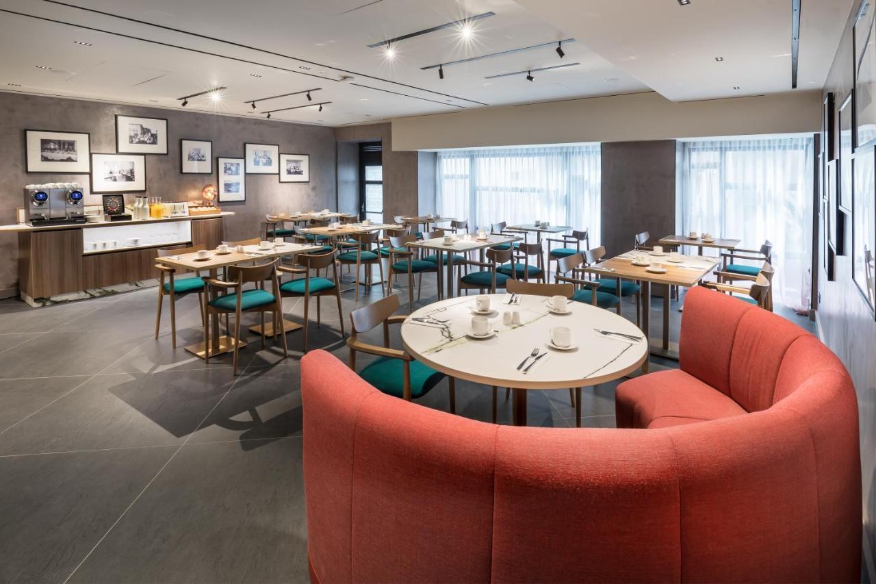 Barcelo Funchal Oldtown 호텔 외부 사진 The Lounge at Hong Kong International Airport