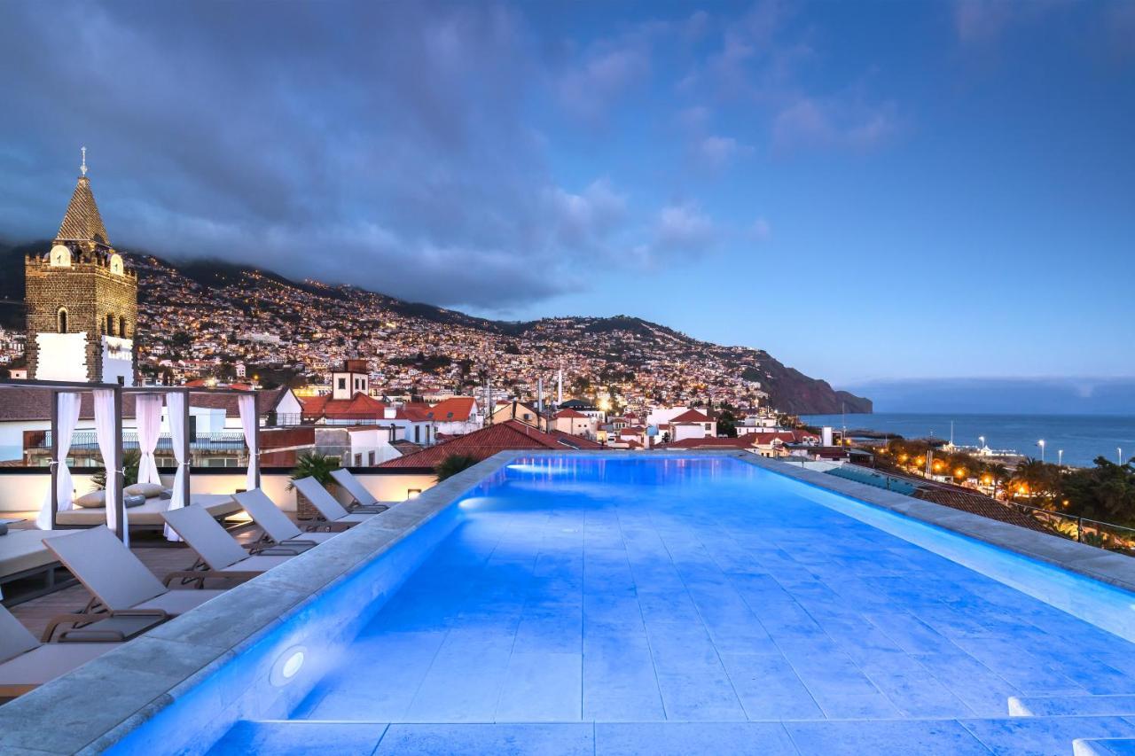 Barcelo Funchal Oldtown 호텔 외부 사진 The pool at the Belmond Madeira, overlooking Funchal