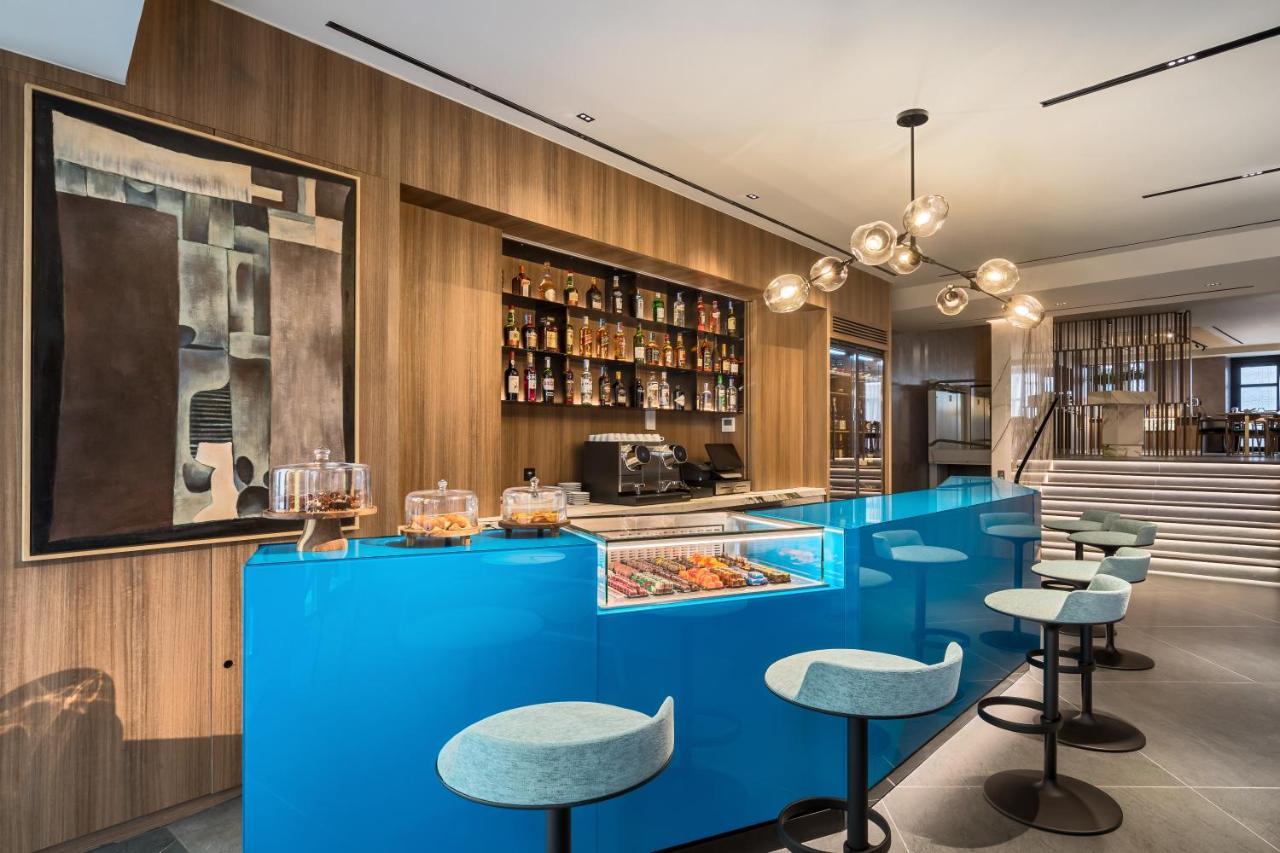 Barcelo Funchal Oldtown 호텔 외부 사진 The bar at the hotel