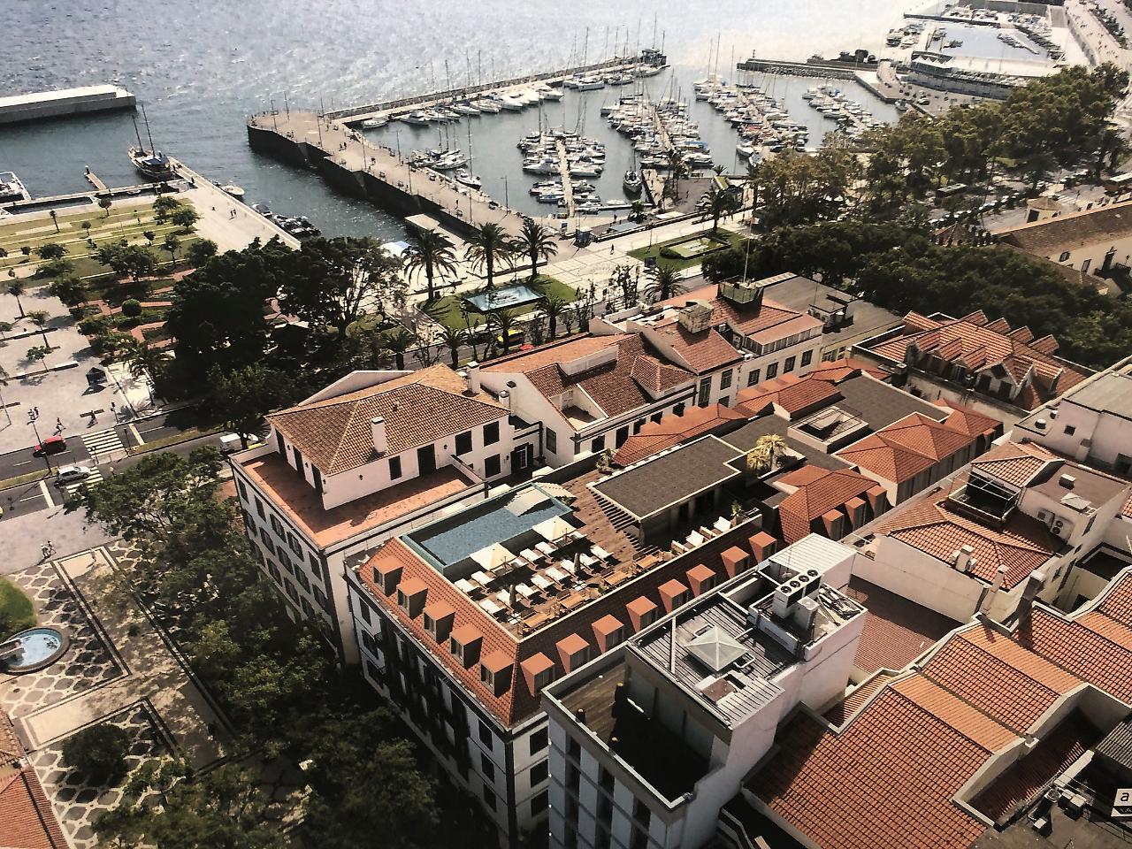 Barcelo Funchal Oldtown 호텔 외부 사진 The rooftop pool at the Hotel de la Paix